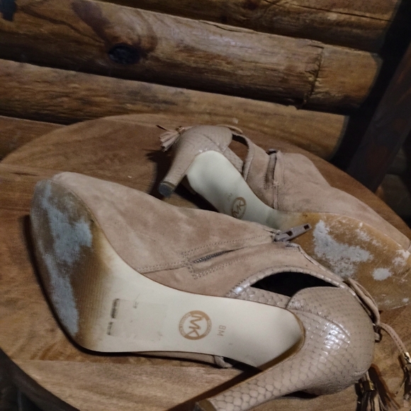 Michael Kors Light Beige Heels with  Open-Toe Design - Picture 8 of 9